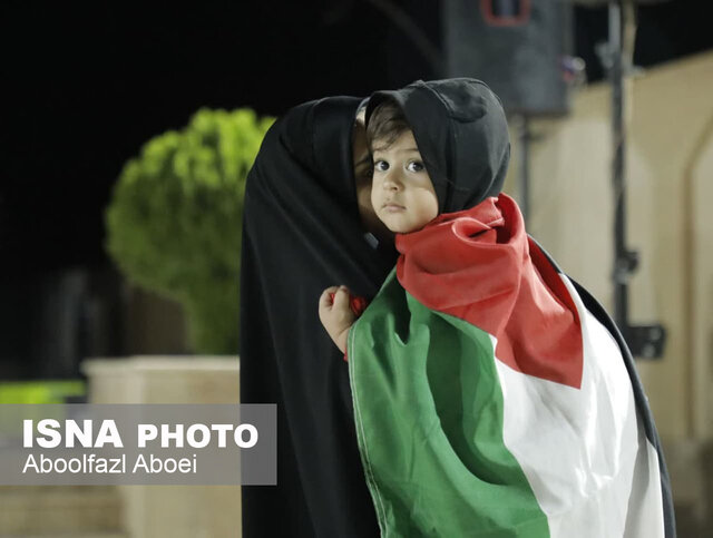 تجمع کودکان و مردم دارالولایه مهریز در حمایت از کودکان غزه