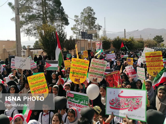 دانش‌آموزان بهابادی در حمایت از کودکان غزه تجمع کردند