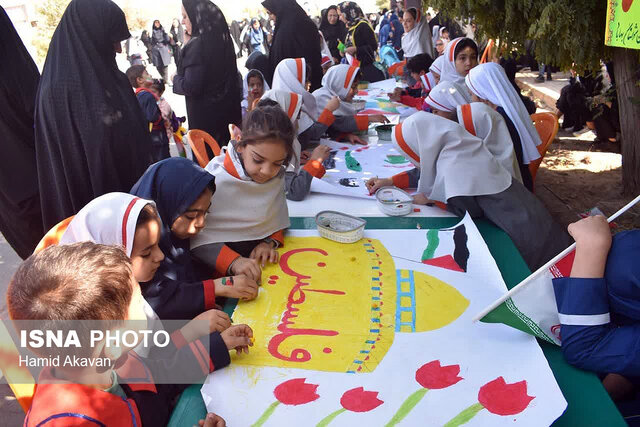 دانش‌آموزان بهابادی در حمایت از کودکان غزه تجمع کردند