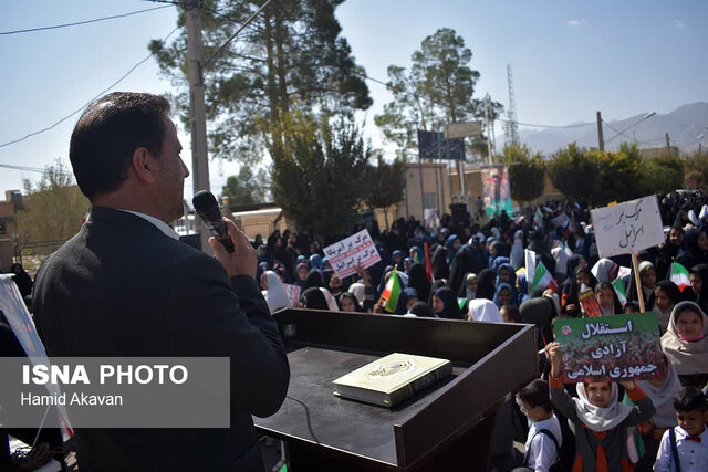 دانش‌آموزان بهابادی در حمایت از کودکان غزه تجمع کردند