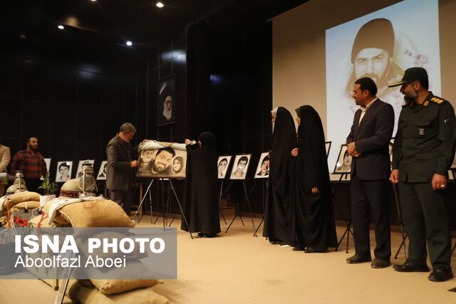 برگزاری همایش قابهای جاودانه به یاد ۵۶ شهید دانشآموز مهریز