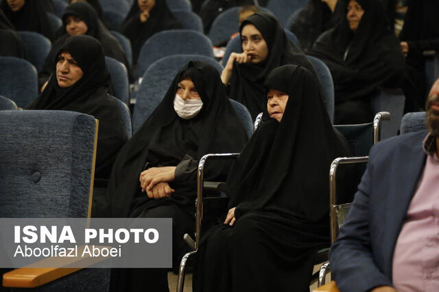 برگزاری همایش قابهای جاودانه به یاد ۵۶ شهید دانشآموز مهریز