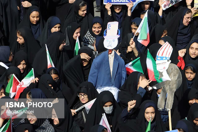 حضور پرشور مردم دارالولایه مهریز در راهپیمایی ۱۳ آبان