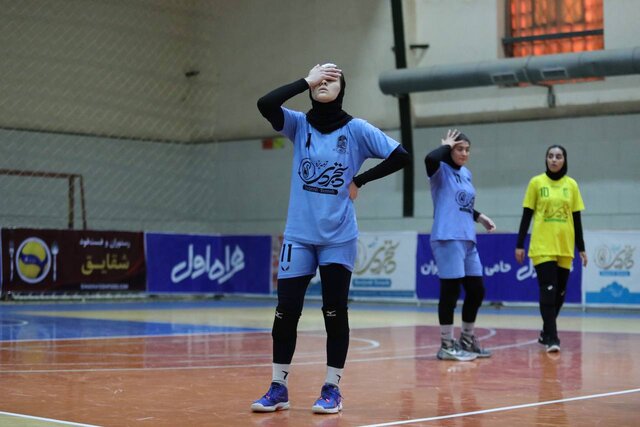 اولین شکست هوران یزد در روز بدشانسیها اولین شکست هوران یزد در روز بدشانسیها