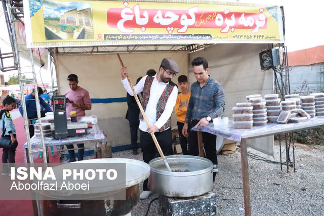 آغاز بکار چهارمین جشنواره قرمه، غذاها و نان سنتی مهریز