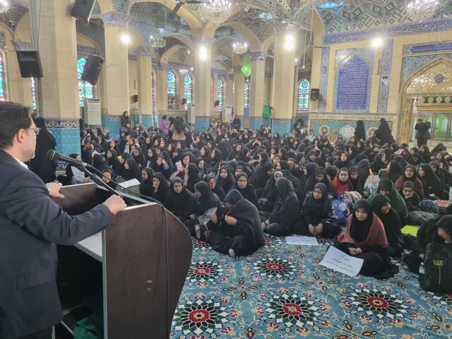 دانشآموزان دختر یزد راهی مناطق عملیاتی جنوب شدند