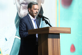 سخنرانی محمد رهبران خوش نویس برجسته کشور در مراسم وداع با پیکر زندهیاد دکتر محمدعلی اسلامی ندوشن در دبیرستان ایرانشهر (محل تحصیل ایشان) در یزد