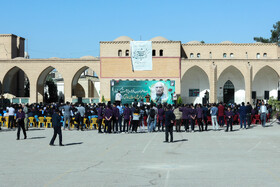 وداع با پیکر زنده‌یاد دکتر محمدعلی اسلامی ندوشن در دبیرستان ایرانشهر (محل تحصیل ایشان) در یزد 