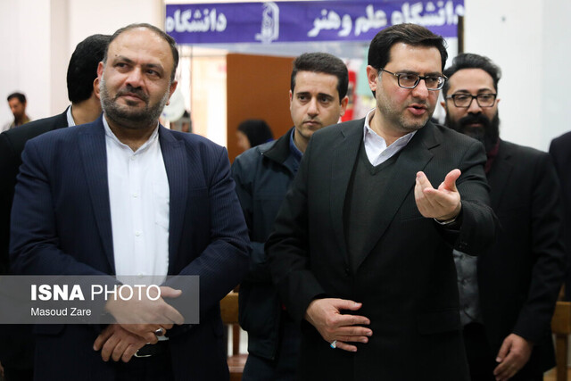 آغاز به کار نمایشگاه دستاوردهای دانشجویی دانشگاه علم و هنر یزد