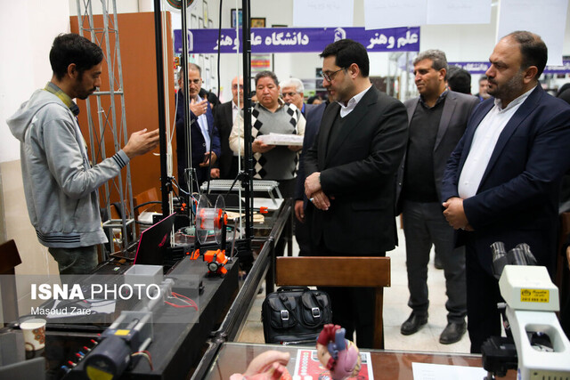 آغاز به کار نمایشگاه دستاوردهای دانشجویی دانشگاه علم و هنر یزد