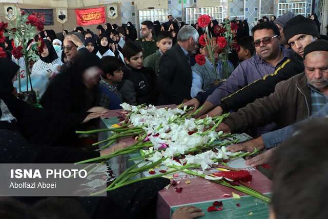 مهماننوازی روستائیان مهریزی از پیکر شهید خوشنام