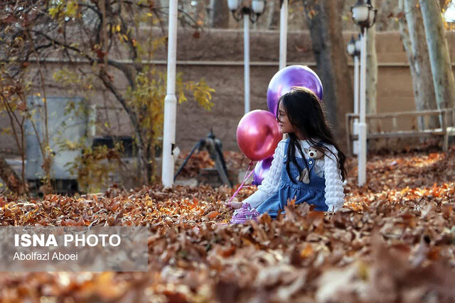 لباسِ پاییزی باغ جهانی پهلوانپور مهریز