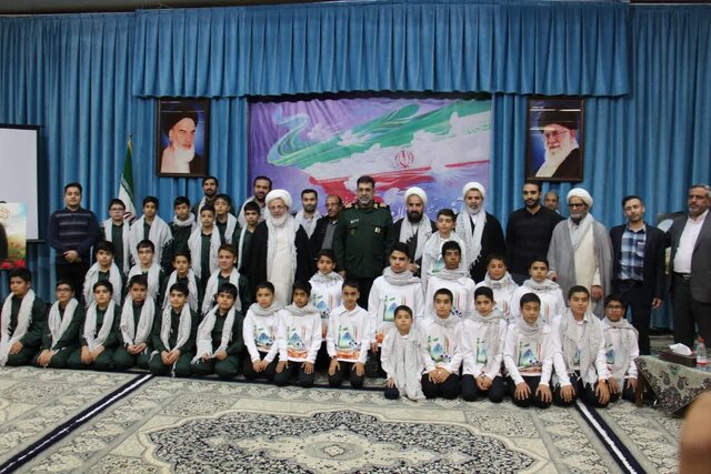 رونمایی سرودهای «مسیر حاج قاسم» و «قلههای افتخار» در یزد رونمایی سرودهای «مسیر حاج قاسم» و «قلههای افتخار» در یزد