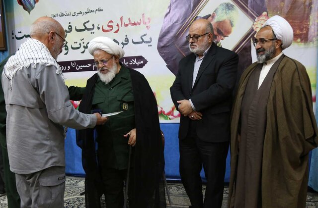 انحراف در مسیر، مقدمات نفوذ دشمن را فراهم میکند