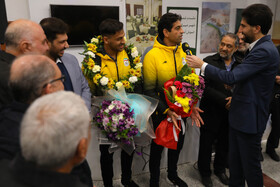 استقبال از سید مهدی میرجلیلی و حمید بهزاد پور دو ورزشکار تیم فوتبال ساحلی ایران در فرودگاه یزد