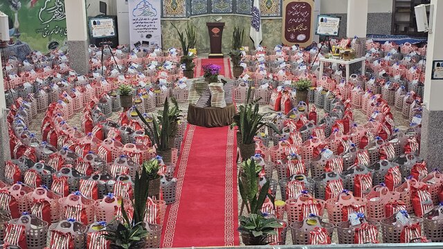 کمک متفاوت به نیازمندان در یزد همزمان با آغاز بهار قرآن و بهار طبیعت کمک متفاوت به نیازمندان در یزد همزمان با آغاز بهار قرآن و بهار طبیعت