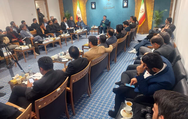 اردکان نیز پاره تن یزد است/نباید خطاهای دولتهای گذشته را به نام مسئولان فعلی فاکتور کنیم اردکان نیز پاره تن یزد است/نباید خطاهای دولتهای گذشته را به نام مسئولان فعلی فاکتور کنیم