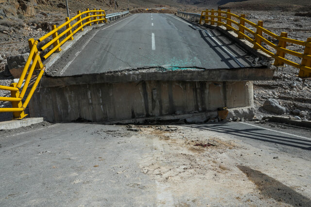 تخریب یک پل و ۳ کیلومتر از جادههای یزد در سیل اخیر