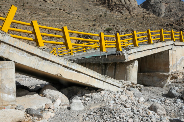 تخریب یک پل و ۳ کیلومتر از جادههای یزد در سیل اخیر