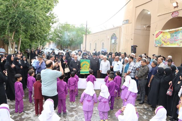 سایه پر مهر امام مهربانیها بر سر مردم باغشهر تاریخی یزد