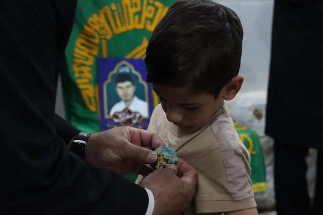 سایه پر مهر امام مهربانیها بر سر مردم باغشهر تاریخی یزد