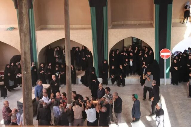 آیین ۱۲۰ ساله پوشکشی حسینیه چرخاب اردکان