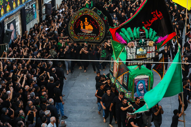 آیین «نخلبرداری» عصر عاشورا در شهرستان تفت