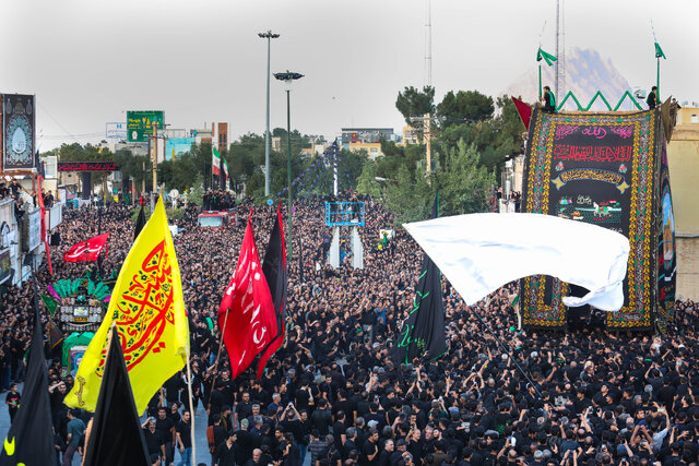 آیین «نخلبرداری» عصر عاشورا در شهرستان تفت