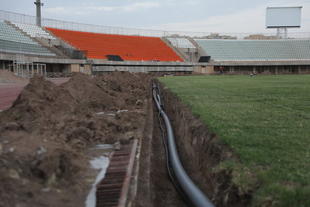 عکس تزئینی است ورزشگاه ۳۰۰۰ نفری ابهر همچنان نیمهتمام است