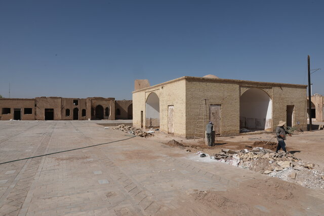 جمعآوری داربستهای بقعه «سید رکن الدین» یزد بعد از حدود ۱۵ سال