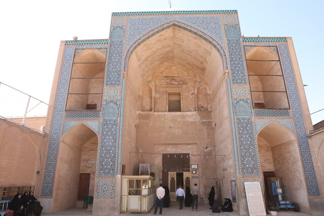 جمعآوری داربستهای بقعه «سید رکن الدین» یزد بعد از حدود ۱۵ سال