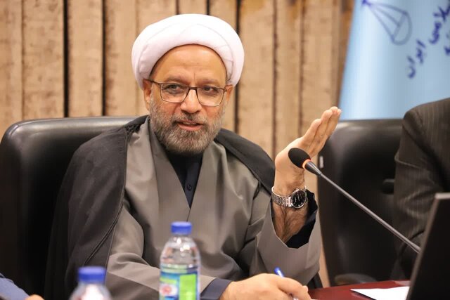 صفهای طویل برای بازرسی خودروها زیبنده یزد نیست صفهای طویل برای بازرسی خودروها زیبنده یزد نیست