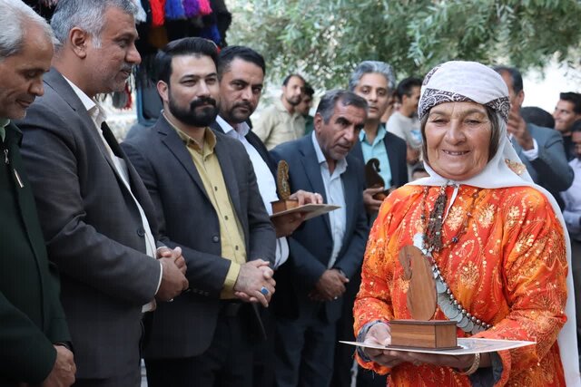 جشنواره آواها و نواهای محلی به میزبانی خاتم برگزار شد جشنواره آواها و نواهای محلی به میزبانی خاتم برگزار شد