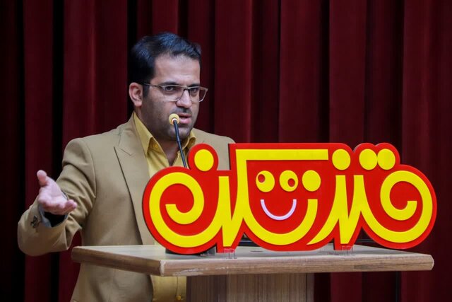 محفل طنز «قندشکن» در یزد برگزار شد