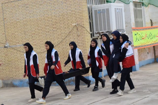 مانور سراسری زلزله و ایمنی در مدارس استان یزد برگزار شد مانور سراسری زلزله و ایمنی در مدارس استان یزد برگزار شد