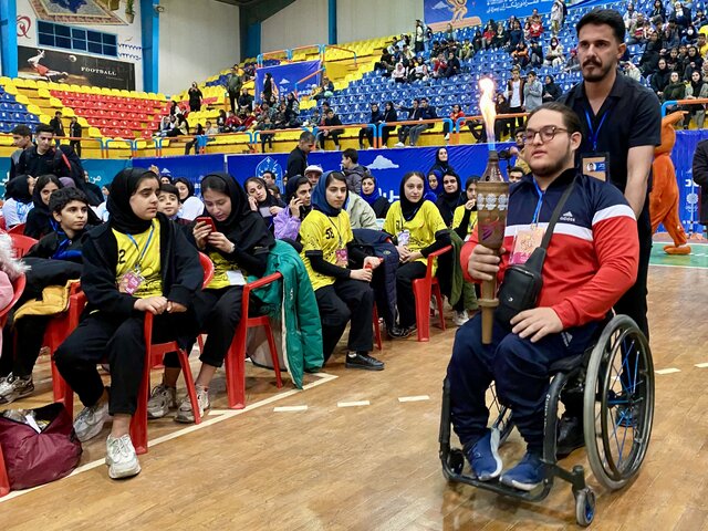 مشعل دوازدهمین المپیاد ورزشی محلات یزد روشن شد