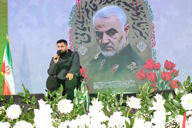 شهید سلیمانی مکتب  فداکاری و انسانیت را بنیانگذاری کرد شهید سلیمانی مکتب  فداکاری و انسانیت را بنیانگذاری کرد