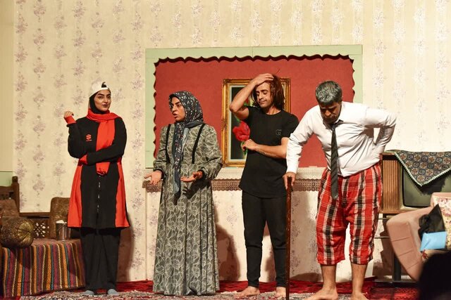 نمایش «باکیشم نی» روی صحنهی مهریز