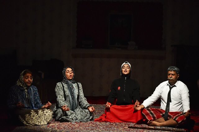 نمایش «باکیشم نی» روی صحنهی مهریز