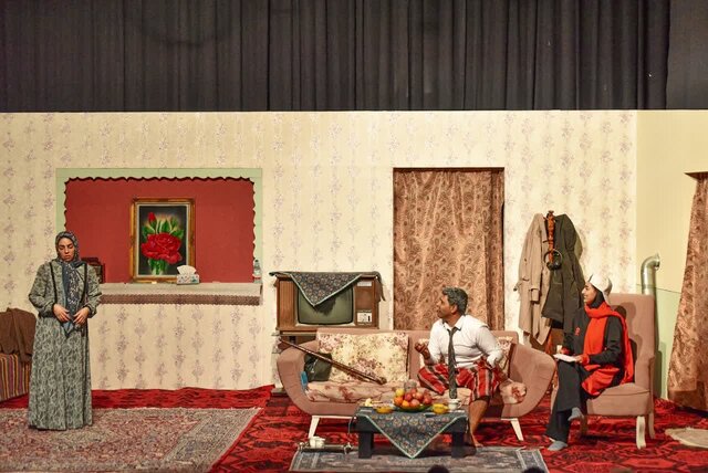 نمایش «باکیشم نی» روی صحنهی مهریز