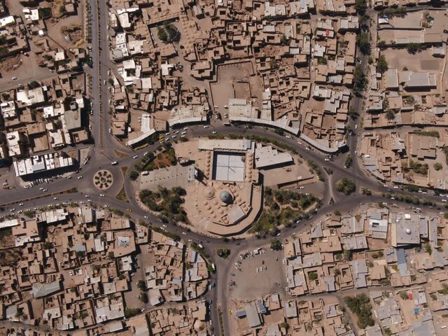 آستان مقدس امامزاده عبدالله بافق نگینی درخشان در دل کویر