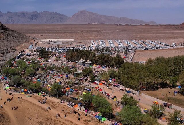 روز سیزدهم فروردین در کنار چشمه زیبای غربالبیز مهریز