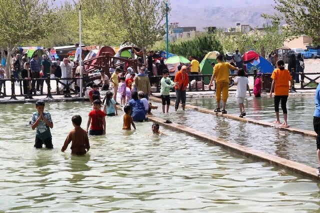 روز سیزدهم فروردین در کنار چشمه زیبای غربالبیز مهریز