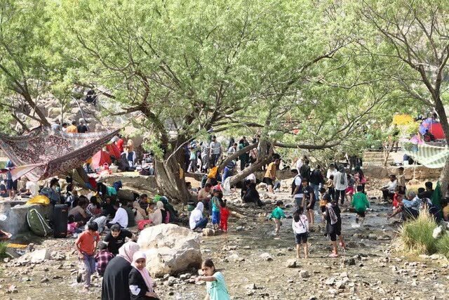 روز سیزدهم فروردین در کنار چشمه زیبای غربالبیز مهریز