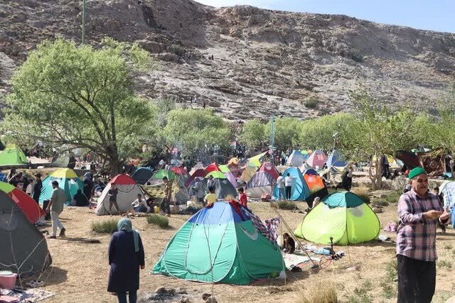 روز سیزدهم فروردین در کنار چشمه زیبای غربالبیز مهریز