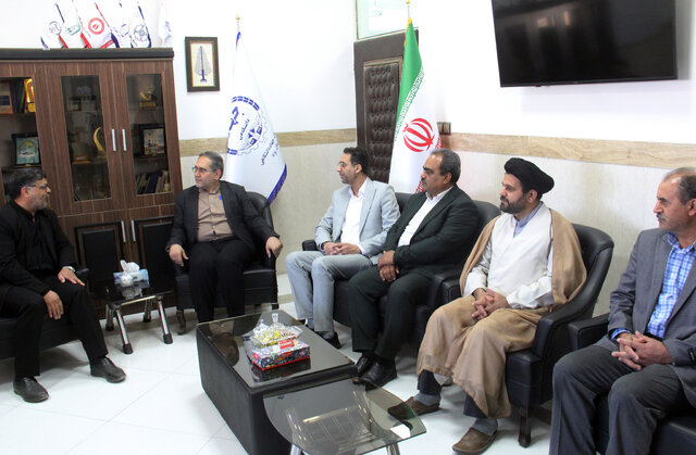 تقویت همکاریهای جهاددانشگاهی و کمیته امداد یزد جهت توانمندسازی محرومان