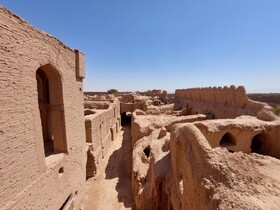 نجات قلعه ثبتی عزآباد اشکذر یزد به همت دانشجویان و گروه‌های جهادی