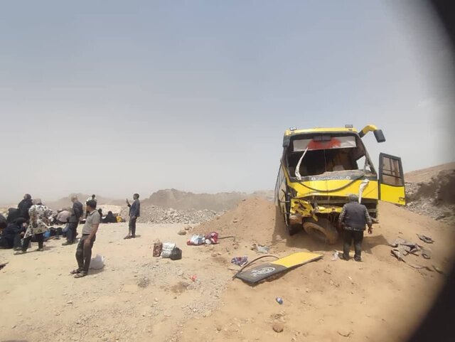 واژگونی اتوبوس مشهد به شیراز در تفت/انتقال تاکنون ۱۸ مصدوم به مراکز درمانی