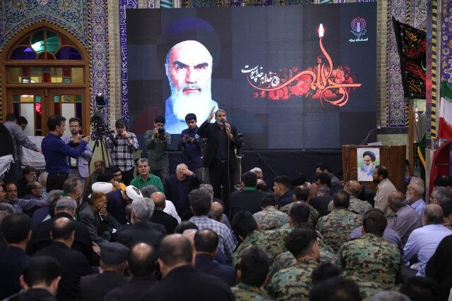 دشمن تلاش دارد بین مردم و انقلاب فاصله بیندازد/ هدف انقلاب اسلامی پیاده کردن اسلام ناب محمدی(ص) بود