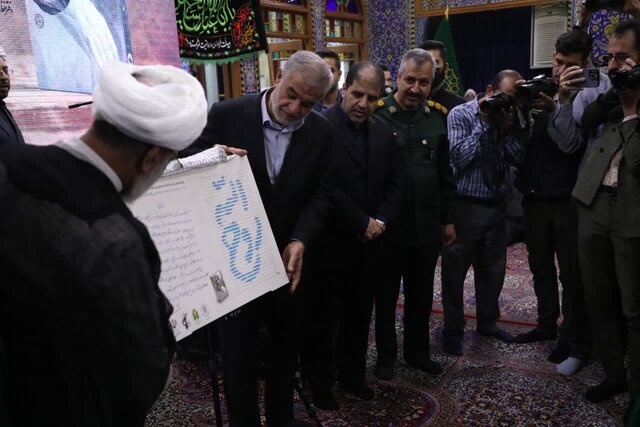 دشمن اراده مردم برای جدایی آنها ار انقلاب را نشانه رفته است